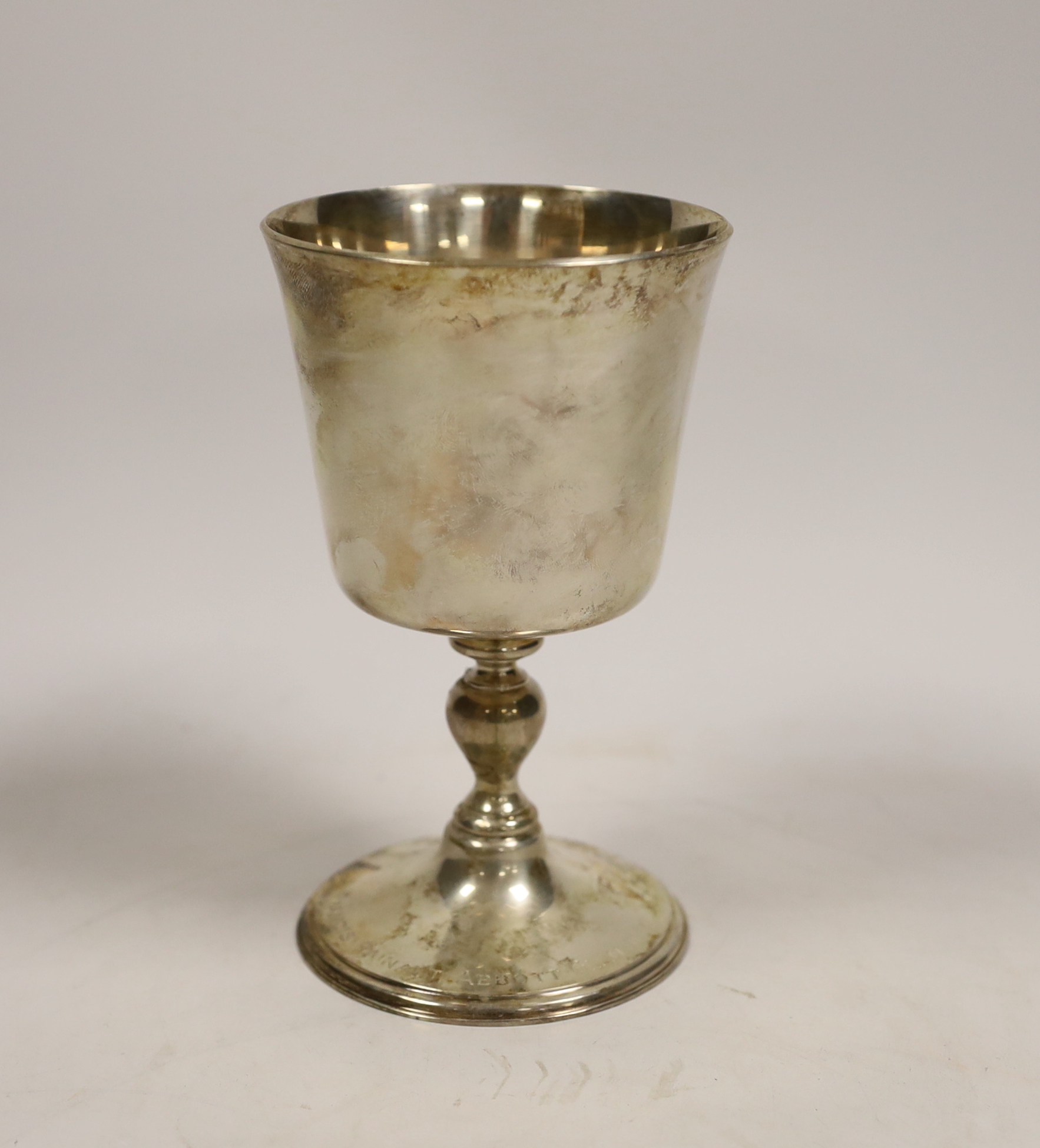 A Queen Elizabeth II Garrard & Co silver goblet, London, 1976, 14.7cm, 9.1oz.